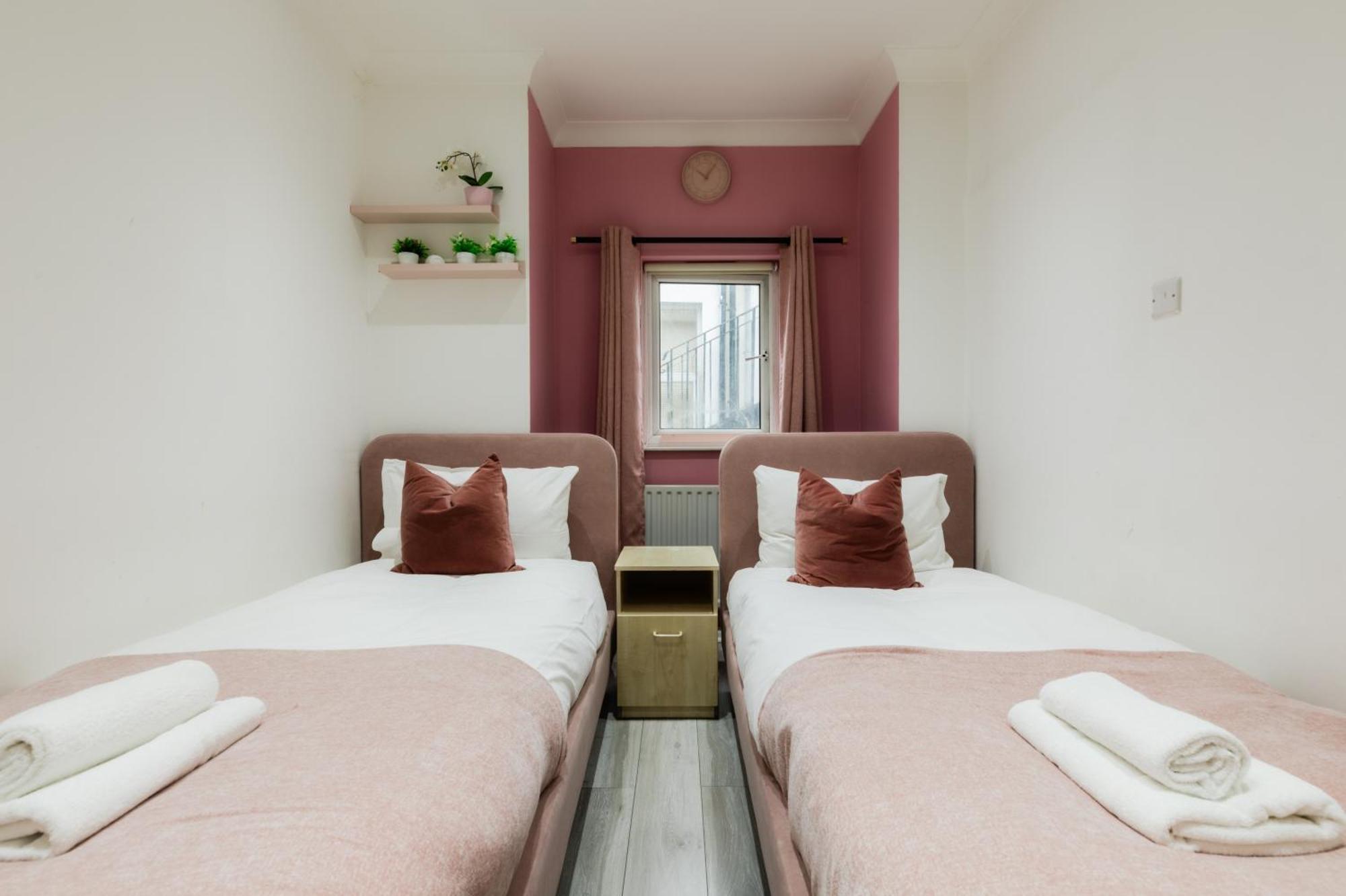 Edgware Road Apartment *