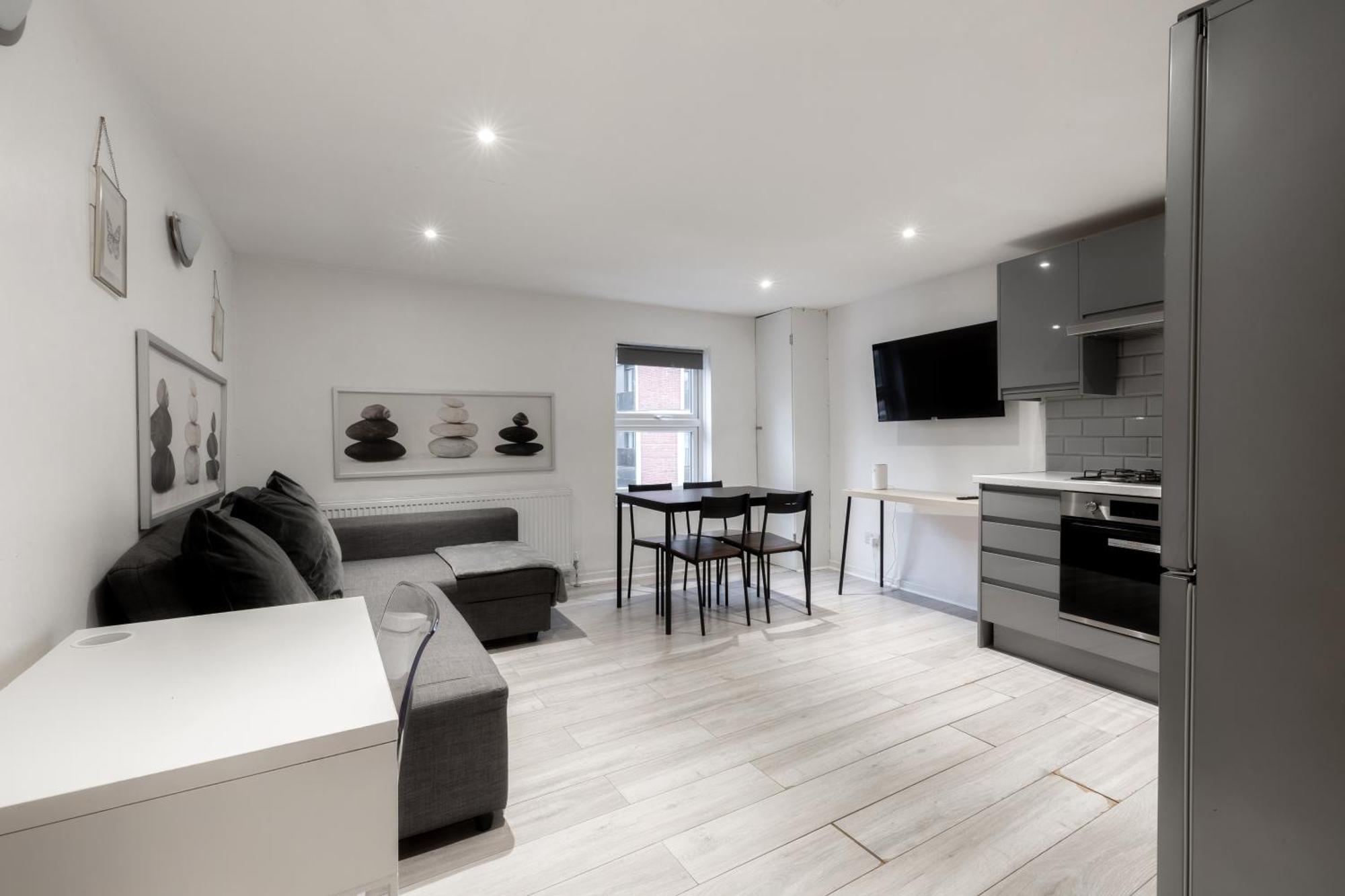 Edgware Road Apartment *